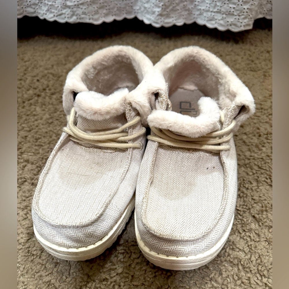 Hey Dude Women's Beige Fleece-Lined Sneakers
